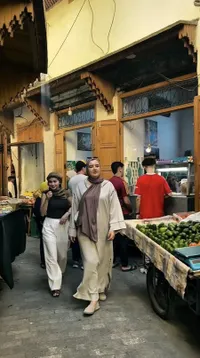 Potret Ariel Tatum Liburan di Maroko, Kagumi Keindahan Kota dan Coba Kulinernya