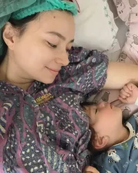 Potret Asmirandah Dirawat di RS Karena Keguguran, Makamkan Anak Keduanya di Bawah Tanaman Hijau