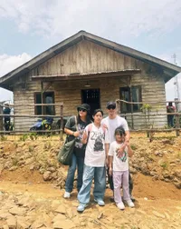 Potret Audy Item dan Kedua Anaknya Hadir di Lokasi Syuting, Beri Semangat untuk Iko Uwais