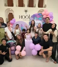 7 Potret Aura Kasih Rayakan Ulang Tahun Arabella sang Anak, Bersama Keluarga - Pilih Tema Mermaid