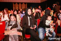 Potret Aurel Hermansyah Nonton Fanmeeting Kim Soo Hyun di Jakarta, Bumil Ajak Ameena Ketemu Oppa - Foto Bareng di Backstage