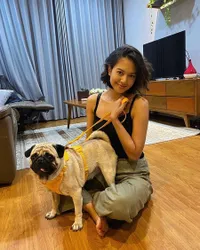 Potret Aurelie Moeremans Ganti Gaya Rambut Pendek, Pose Berjemur di Pantai Bikin Salfok