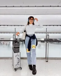 Potret Awkarin Berangkat Liburan ke Jepang Bareng Pacar, Pamer Kemesraan di Bandara - Bikin Gemas Netizen!