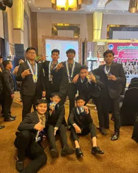 Potret Ayman Modjo Anak Duta SO7 Rayakan Kelulusan SMA, Foto Bareng Gadis Cantik Bikin Netizen Patah Hati