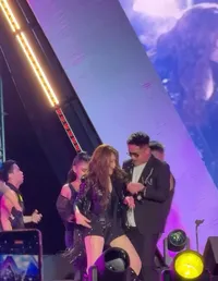 Potret Ayu Ting Ting Duet dengan Boy William, Nyanyi Lagu Jennie Hingga Peluk Cium