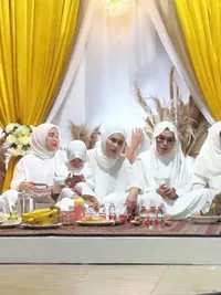 7 Potret Ayu Ting Ting Gelar Doa Bersama Peringatan 1 Tahun Kepergian sang Keponakan