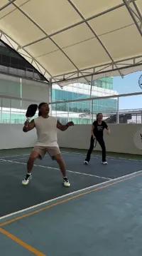 7 Potret Ayu Ting Ting Pertama Kali Jajal Pickleball, Banyak Kocaknya Main Bareng Wendy Cagur