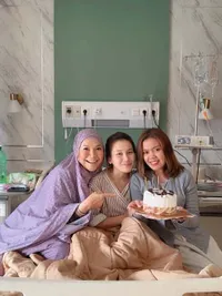 Potret Ayu Ting Ting Sakit Hingga Dirawat di RS, Sempat Berikan Kejutan Ultah Untuk Asisten