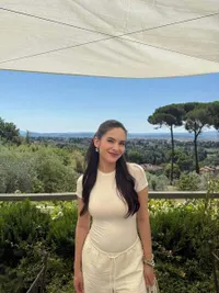 Potret Baby Bump Steffi Zamora Saat Pakai Kaos dan Celana, Akrab dengan Adik Ipar