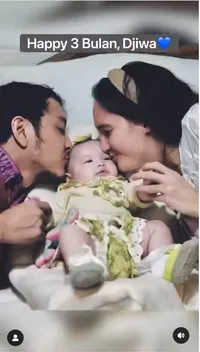 Potret Baby Djiwa yang Sudah 3 Bulan, Pakai Sepatu Hingga Mainan Bekas Nadine Chandrawinara Saat Masih Bayi - Manis Banget 