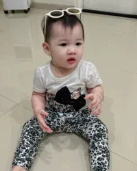 Potret Baby Gendhis Anak Nella Kharisma dan Dory Harsa yang Kini Sudah Genap 1 Tahun, Bayi Bule Jawa Makin Cantik - Mirip Ibunya Banget