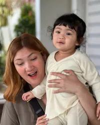 Potret Baby Hazel Anak Tretan Muslim yang Kini Genap Berusia 1 Tahun, Bayi Cantik Keturunan Kalimantan-Madura