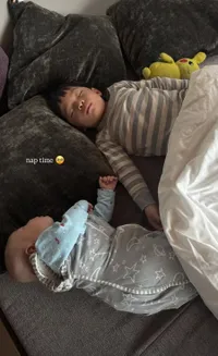 Potret Baby Issa dan Baby Nael Bobo Ganteng di Italia, Nikita Willy Bagikan Ketenangan Keluarga