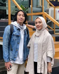 Potret Bahagia Enno Lerian Bareng Anak dan Suami, Nikmatnya Jadi yang Paling Cantik di Keluarga