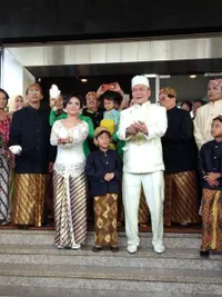 Potret Bahagia Iwa K Resmi Menikah Dengan Wikan, Hangat & Suci