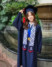Potret Bahagia London Abigail Wisuda SMP, Wulan Guritno dan Mantan Suami Kompak Dampingi Sang Putri