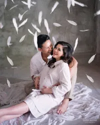 Potret Bahagia Maternity Shoot Tasya Kamila & Suami, Serba Putih!