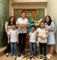 Potret Bahagia Muzdalifah Bareng Suami dan 5 Anaknya, Kompak dalam Berbagai Momen - Masih Ingin Punya Momongan dari Fadel Islami 