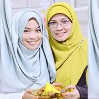 Potret Bahagia Teh Ninih di Tengah Anak & Cucu, Secantik Bidadari