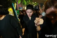 Potret Bams ex Samsons dan Desiree Tarigan Melayat ke Rumah Hotma Sitompul, Didampingi Rieta Amilia