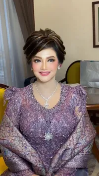 7 Potret Bella Saphira di Pernikahan Anak Sambung, Tampil Cantik Memukau - Rasa Bahagia Terlihat di Wajahnya