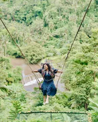 Potret Bella Saphira yang Makin Bahagia dan Sering Tinggal di Bali, Awet Muda - Banyak Tertawa