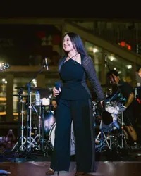 Potret Bernadya saat di Atas Panggung, Selalu identik dengan Outfit Serba Hitam