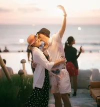 Potret Biby Alraen Istri Rifky Balweel Lepas Hijab Kala Liburan di Bali, Tutupi Rambut dengan Topi - Panen Pujian