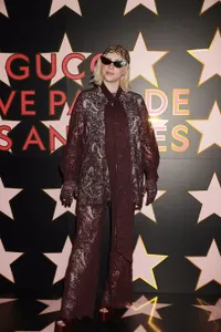 Potret Billie Eilish di Acara Gucci Love Parade, Tampil Mewah dengan Padanan Brokat dan Berswafoto Bersama Deretan Artis Hollywood