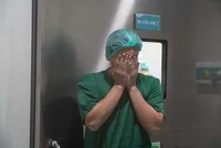 Potret Billy Syahputra Haru Dampingi Istri Melahirkan, Jantung Berdebar hingga Tubuh Lemas