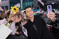 Potret Bromance Baru Hyun Bin dan Lee Dong Wook di Toronto, Pesona Seorang Appa dan Ahjussi Rasa Oppa