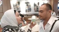 Potret Buka Bersama Venna Melinda dan Ferry Irawan yang Romantis Abis, Sempat Curi-Curi Cium 
