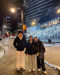 Potret Bunga Zainal Tunjukkan Penghargaan yang Didapat Kedua Anaknya, Awali Tahun dengan Kebanggaan