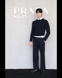 Potret Byeon Woo Seok di Prada Menwear Show, Ketemu Louis Partridge Hingga Win Metawin