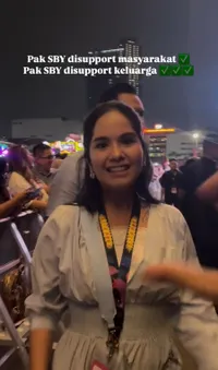 Potret Cantik Annisa Pohan Ikut Nonton SBY di Pestapora, Anggun Pakai Dress - Ramah dan Baik Hati