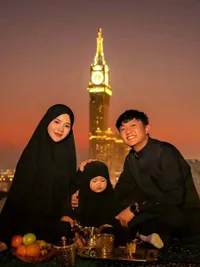 Potret Cantik Bella Bonita Saat di Tanah Suci Bareng Keluarga, Pakai Busana Serba Syar’i