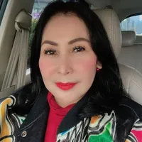 Potret Cantik Gina Rachman Ibunda Dena Rachman, Selalu Dukung Anaknya Sepenuh Hati
