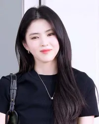 7 Potret Cantik Han So Hee di Bandara saat Akan Hadiri Fan Meeting, Visualnya Bikin Pria Terhipnotis 