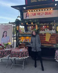 Potret Cantik Lee Min Jung Pamerkan Food Truck Kiriman Sahabat ke Lokasi Syuting 'LET'S GET A DIVORCE'