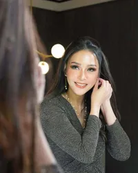 Potret Cantik Maia Estianty dalam Gaya yang Feminin dan Anggun, Akui Dulu Tomboy Abis!