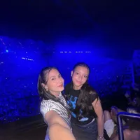 Potret Cantik Pevita Pearce dan Adik Nonton Konser Billie Eilish di London, Pakaian Sopan Jadi Sorotan