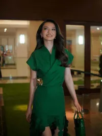 Potret Cantik Raline Shah di Screening Film DILAN ITB 1997, Anggun Serba Hijau
