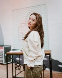 Potret Cantik Siti Badriah yang Sukses Bikin Pangling, Berat Badan Turun Drastis Usai Melahirkan Anak Pertama