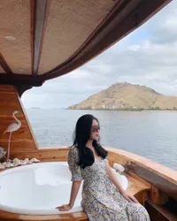7 Potret Cantik Zahra Annisya Adik Awkarin yang Jarang Tersorot, Lulusan Kedokteran