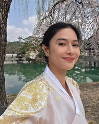 Potret Cantiknya Dian Sastro Pakai Hanbok di Korea, Baru Terungkap Ternyata Pernah Antar Piyu Padi Pulang
