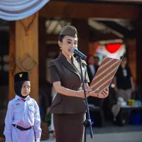 7 Potret Cantiknya Yuni Shara Jadi Pembina di PAUD, Kompak dengan Anak-Anak Didiknya