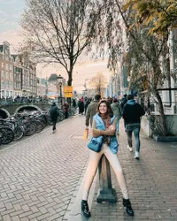 Potret Carissa Putri Nikmati Liburan di Amsterdam, Cantik dan Makin Langsing - Pamer Kaki Jenjang