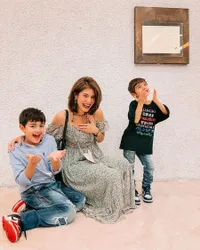 Potret Carissa Putri yang Baru Ulang Tahun ke 38, Bahagia Banget Bareng Dua Anak Gantengnya yang Lucu dan Kocak - Ekspresif Banget