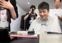 Potret Cha Eun Woo Potong Rambut Jelang Wamil, Gantengnya Calon Anggota Band Militer