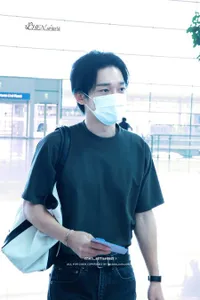 Potret Chen EXO Berangkat ke Indonesia, Sederhana Tapi Cakep Banget